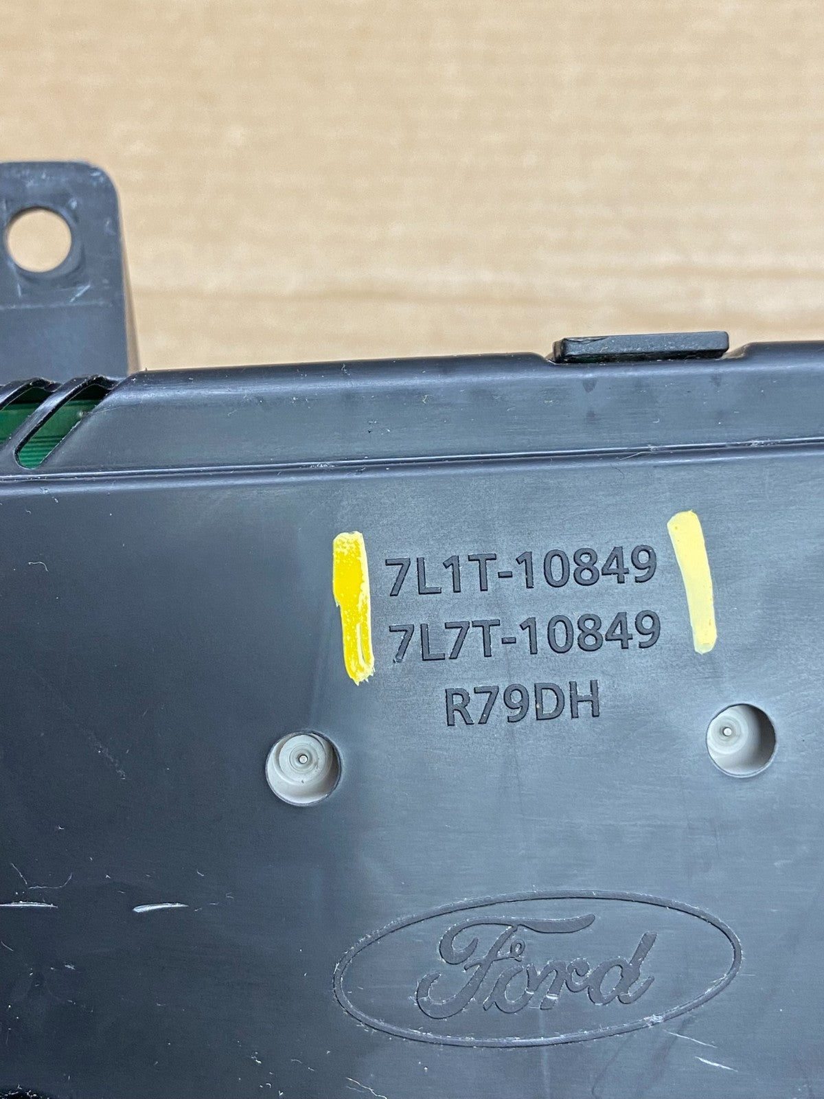 2007 2008 Ford  Expedition Speedometer Cluster Gauge OEM w0218 DG7
