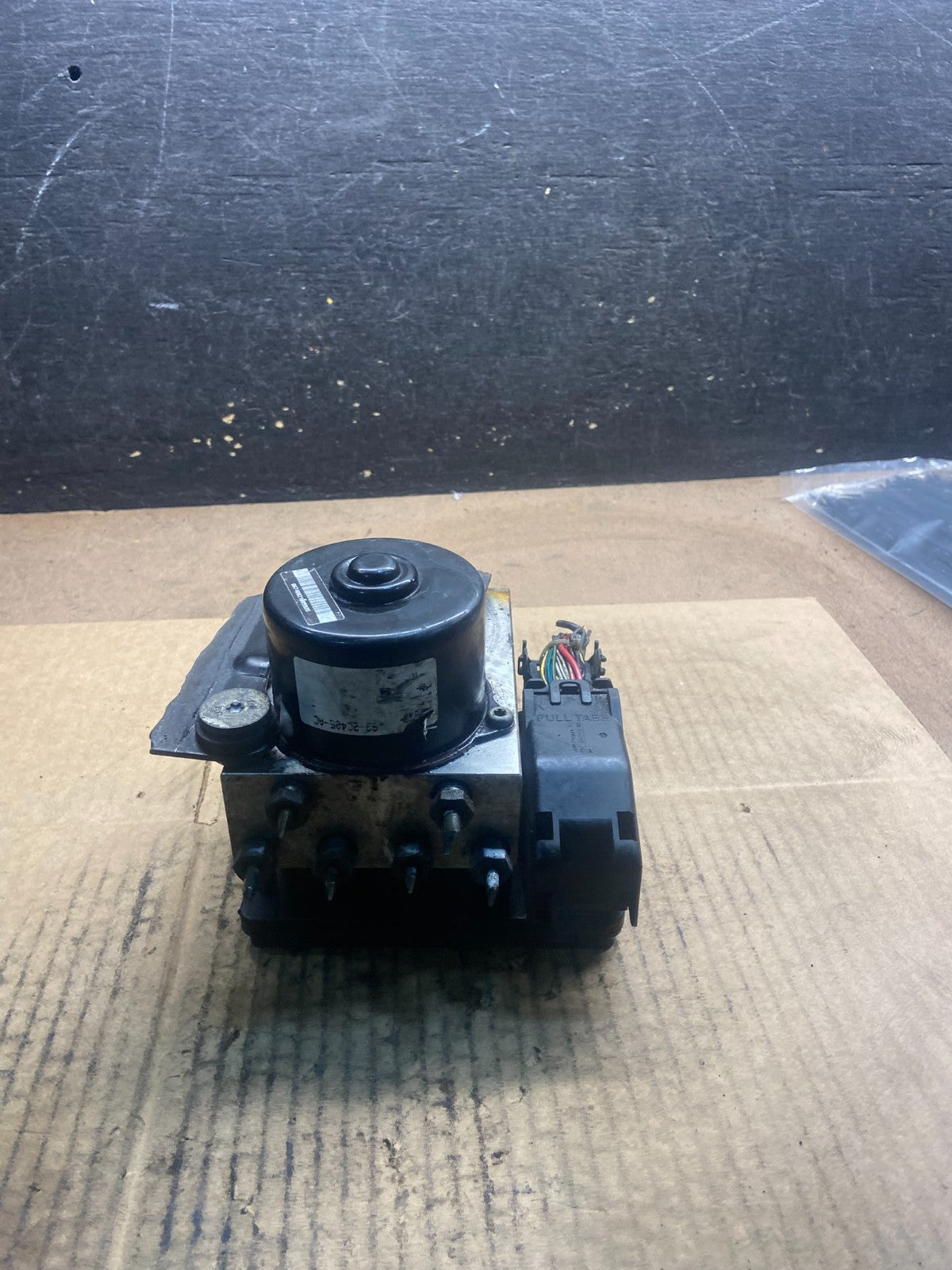 2004 to 2007 Jaguar XJ8 S-Type ABS Anti-Lock Brake Pump Module OEM Y4370 DG2