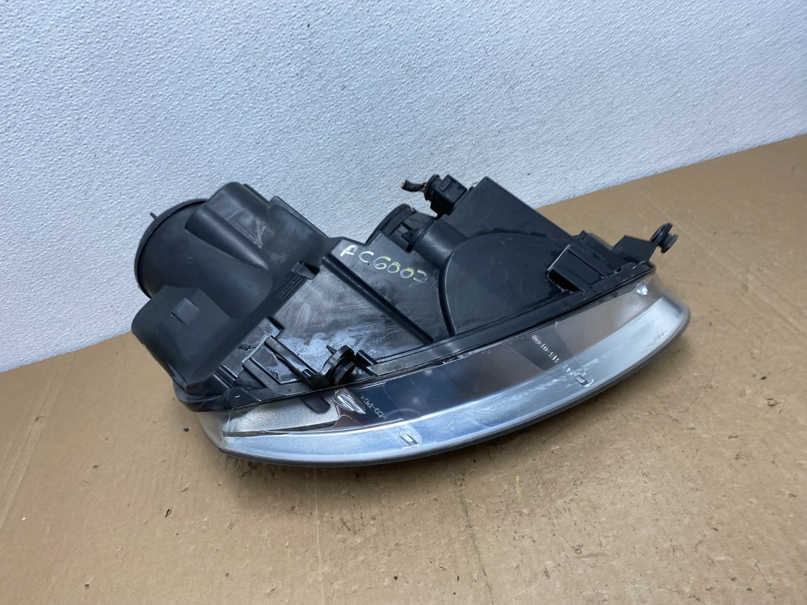 2005 to 2010 Volkswagen Jetta Left Driver LH Side Headlight Halogen AC6007 DW9