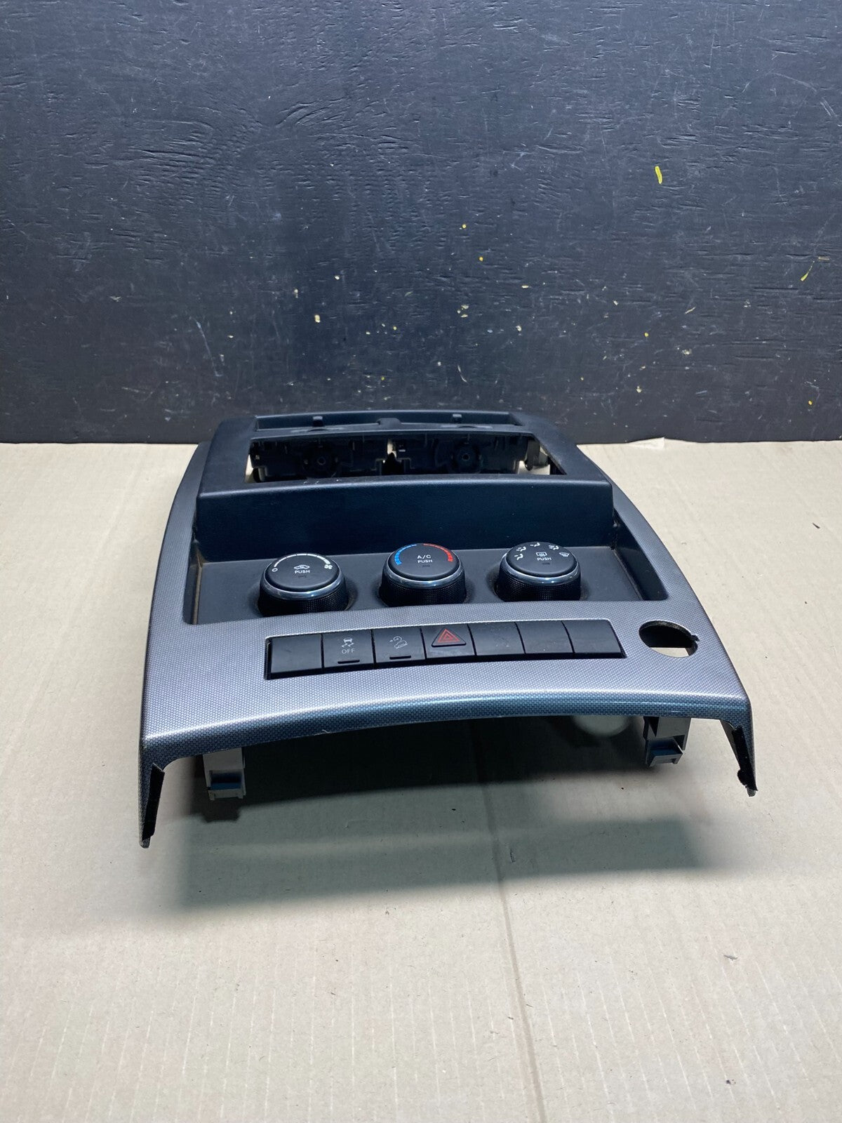 2008 to 2012 Jeep Liberty Dash Climate Temperature Control Radio Bezel o1576 DG1