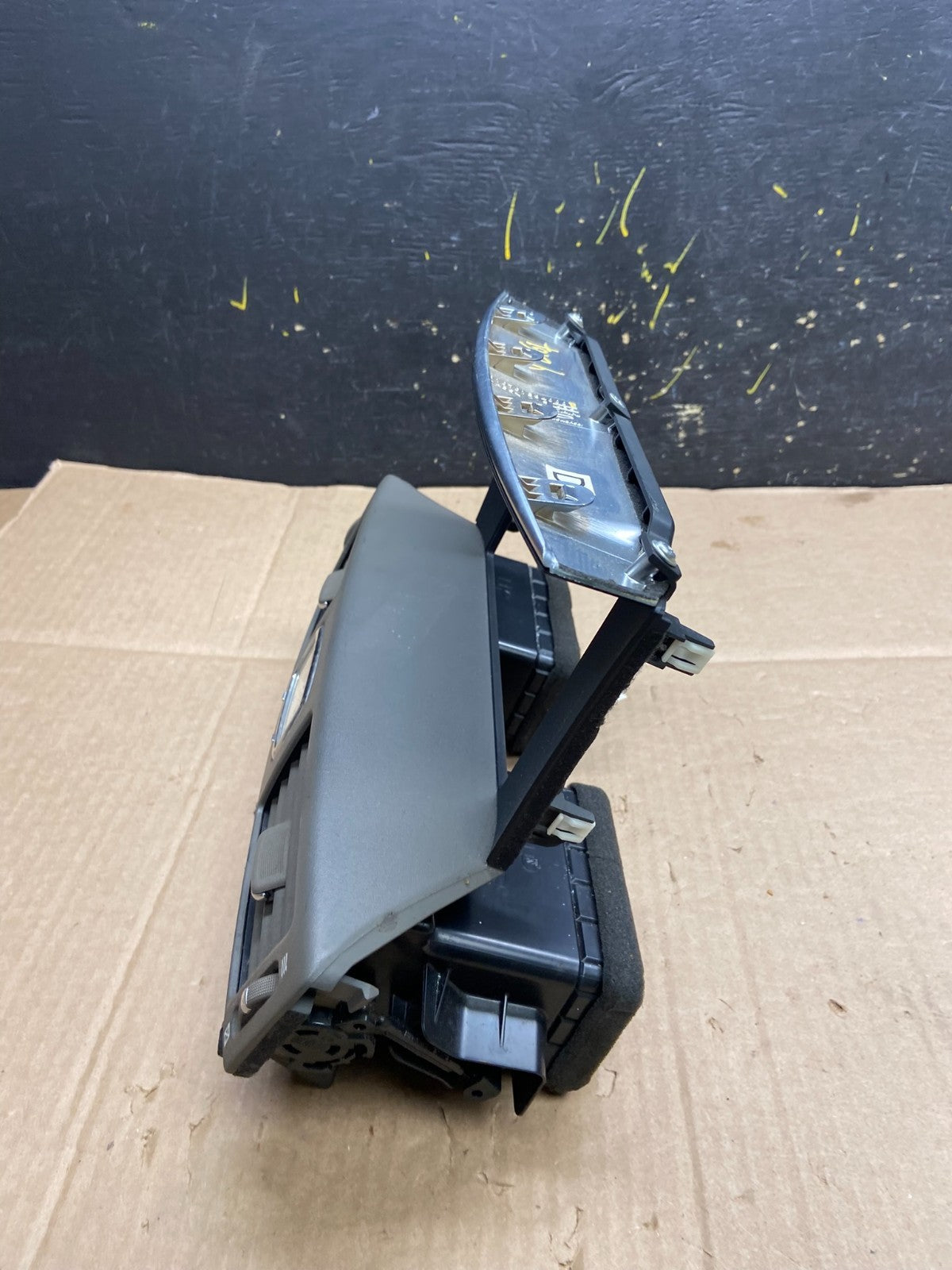 2011 2012 2013  Infiniti M37 Center Dash Radio Bezel W/ Vents Clock Y2167 DG2