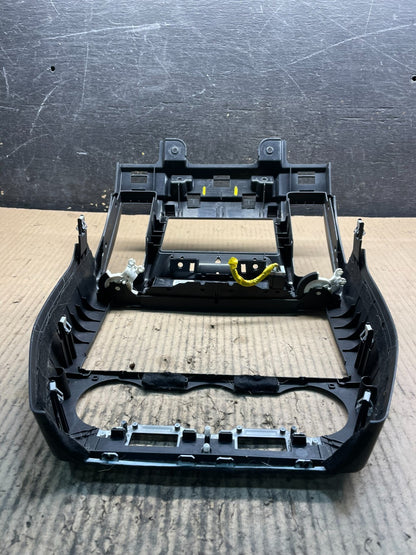2008 - 2012 Land Rover LR2 OEM Center Radio Climate Dash Air Vent Bezel X8667 DG5