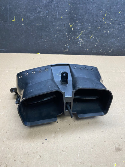 2007 to 2009 Cadillac SRX Front Center Dash Clock Air Vent t9271 DG3