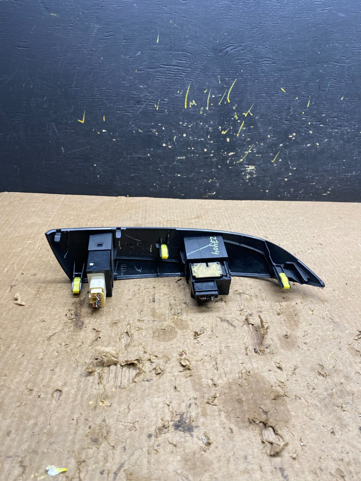 2004 to 2010 Toyota Sienna Left Side Climate Switches Bezel Trim OEM z7404 DG3