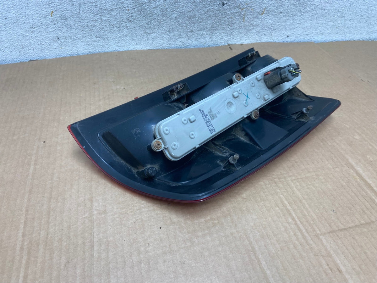 2002 to 2006 Dodge Ram 1500 Right passenger Rh side Tail Light AI6880 LK4