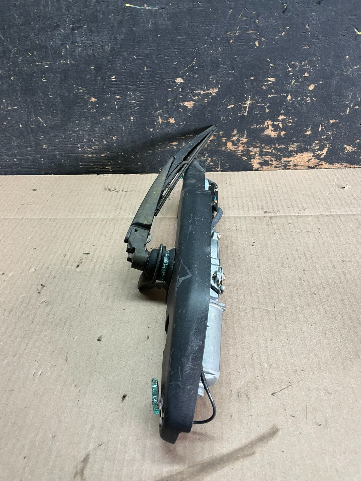 2003 to 2008 Pontiac Vibe Rear Wiper Windshield Motor OEM Z8404 DG3