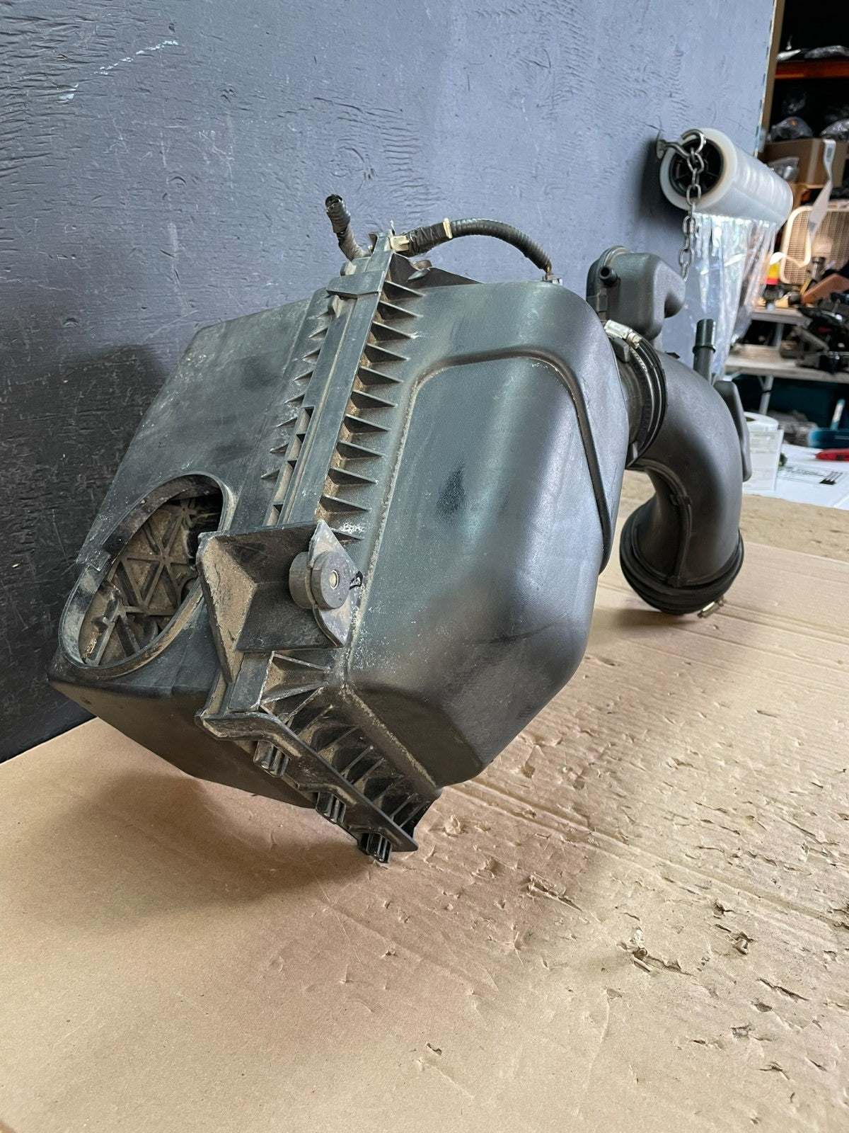 2010 2011 2012 Ford Fusion 3.5L Air Filter Cleaner Housing Box AD8266 DG2
