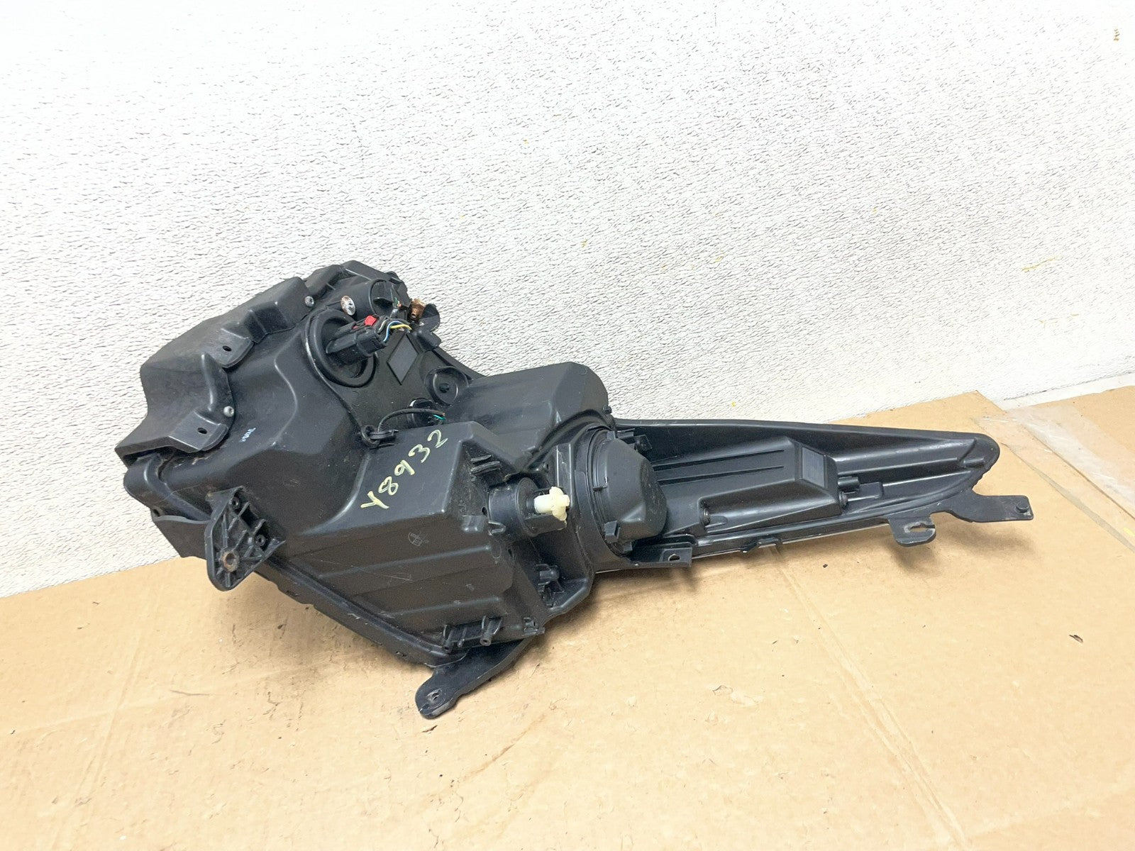 2013 to 2018 Cadillac Ats Left Driver LH Side Halogen Headlight OEM Y8932 DW8