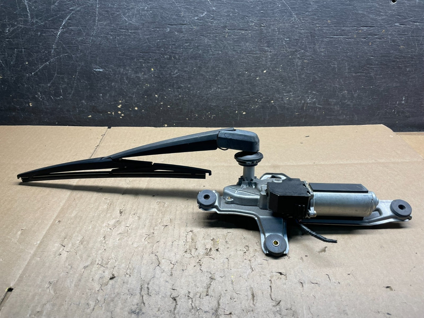 2001 to 2005 Toyota Rav4 Rear Wiper Windshield Motor OEM W1337  DG1