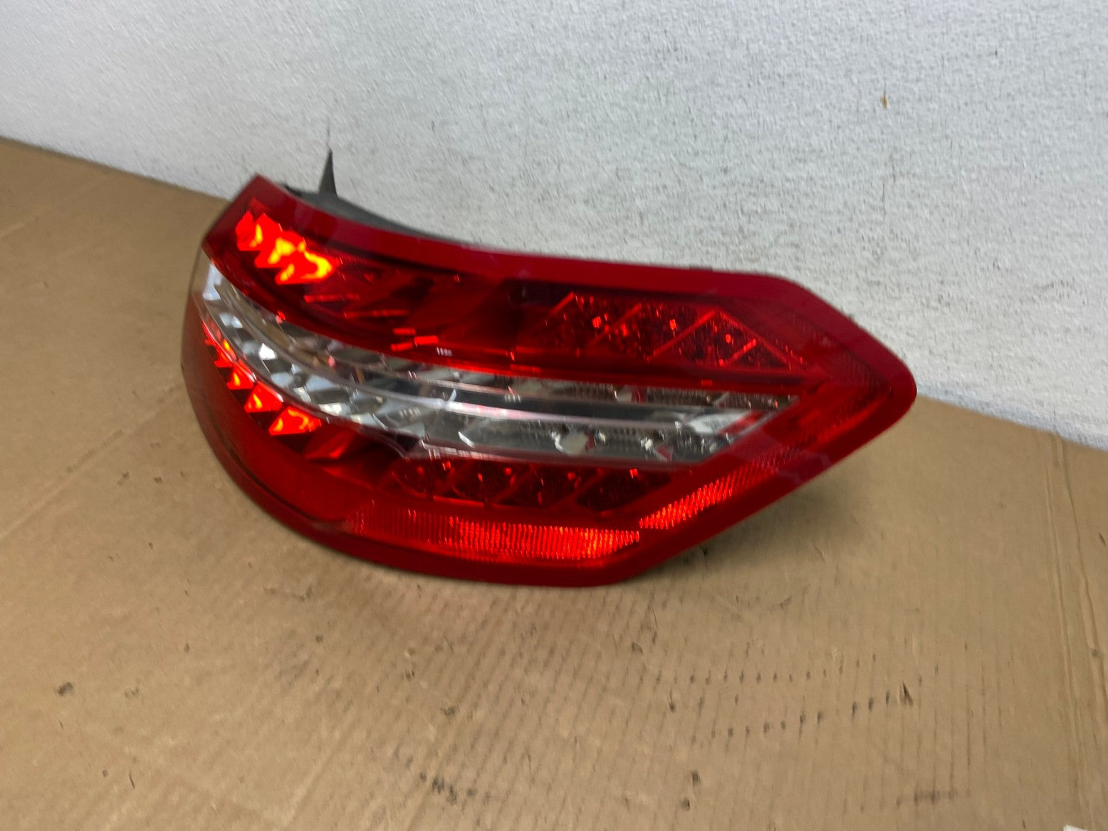 2010-2013 Mercedes-Benz E350 Right Passenger RH Side Tail Light AD0935 LK1