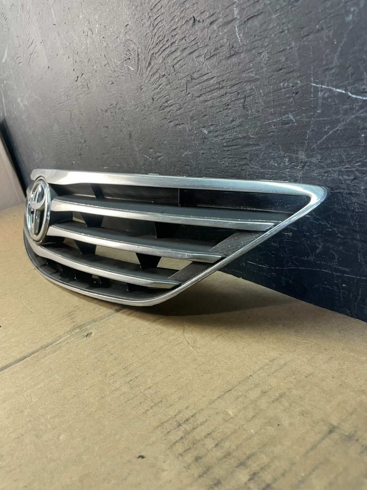 2005 to 2006 Toyota Camry Front Upper Grill Grille AD0204 DG1