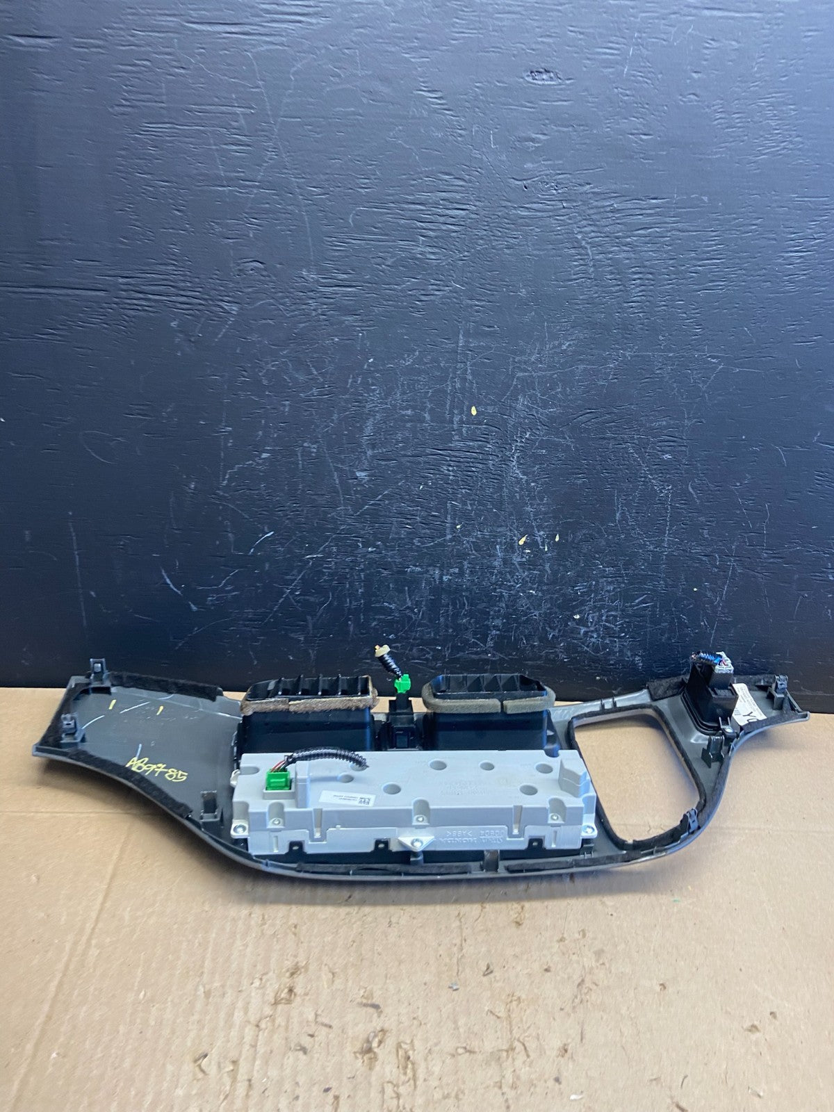 2005 to 2010 Honda Odyssey  Radio Climate Control Dash Trim Bezel Oem AB9785 DG6