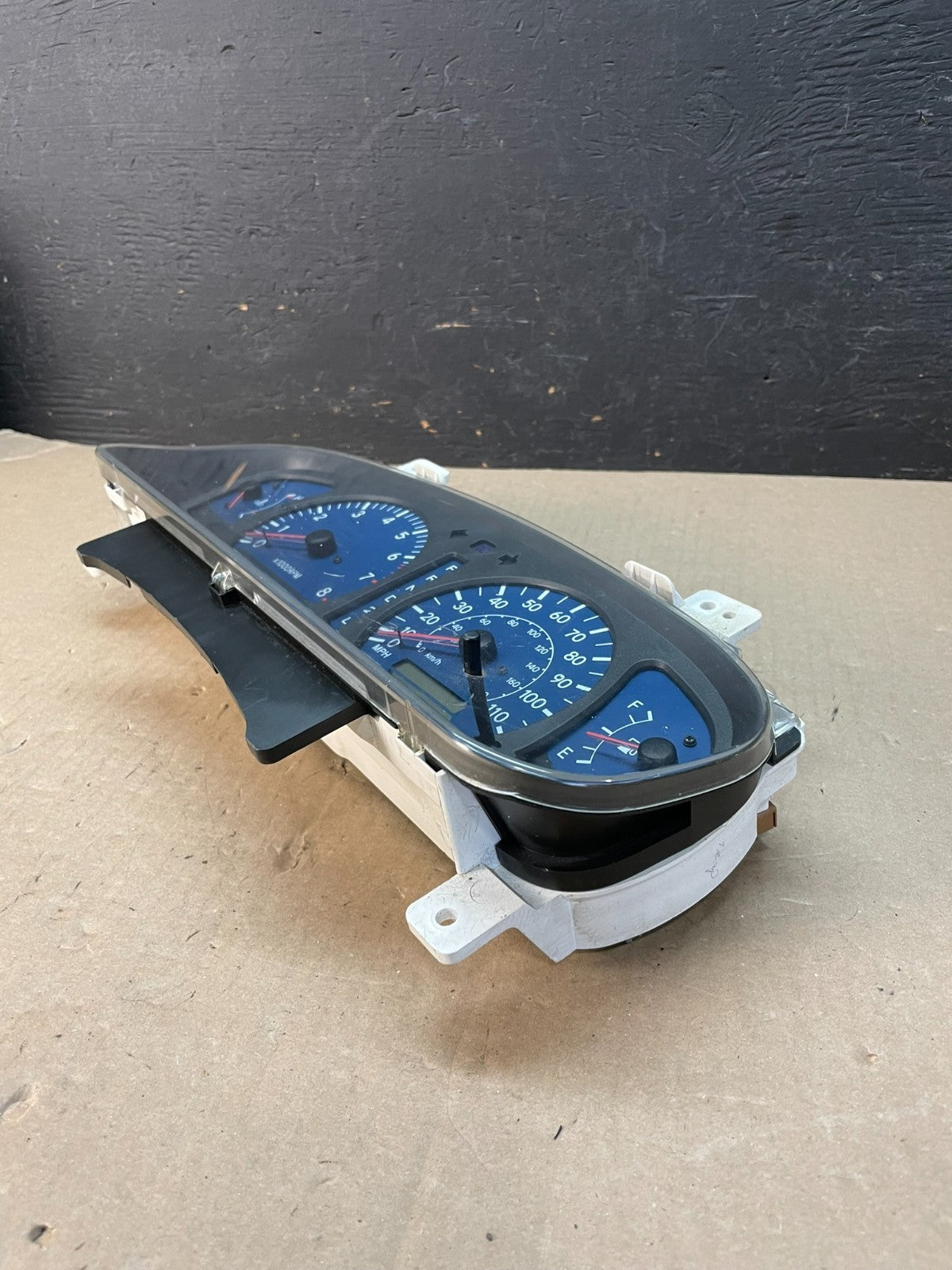 2001 2003 Toyota Sienna Speedometer Cluster Gauge AE3324 DG2