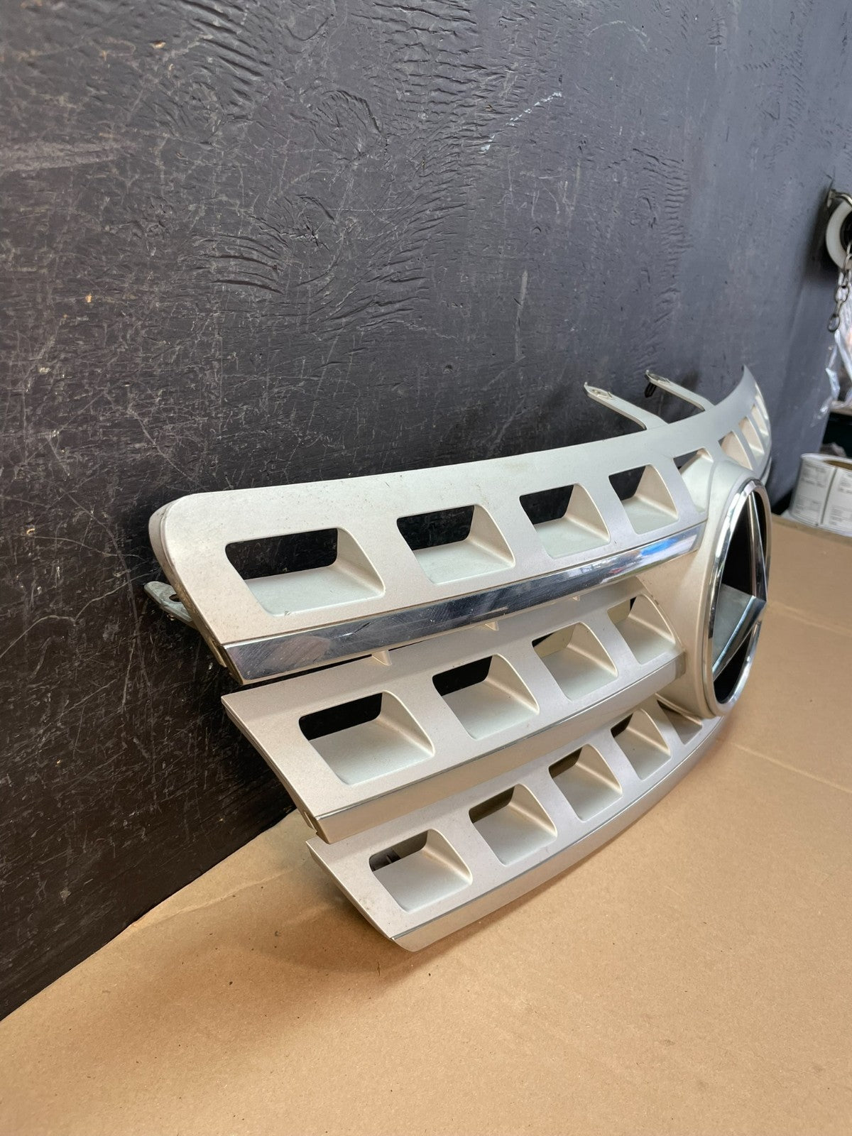 2009 to 2011 Mercedes ML-Class W164 Front Bumper Grille Grill AD8323 DG2