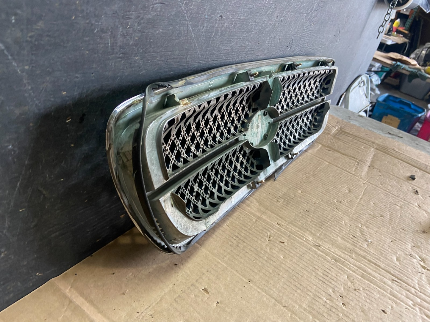 2004 to 2005 Kia Sedona Front Upper Grill Grille o1228 PS6