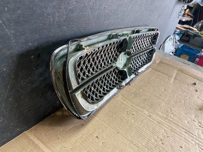 2004 to 2005 Kia Sedona Front Upper Grill Grille o1228 PS6