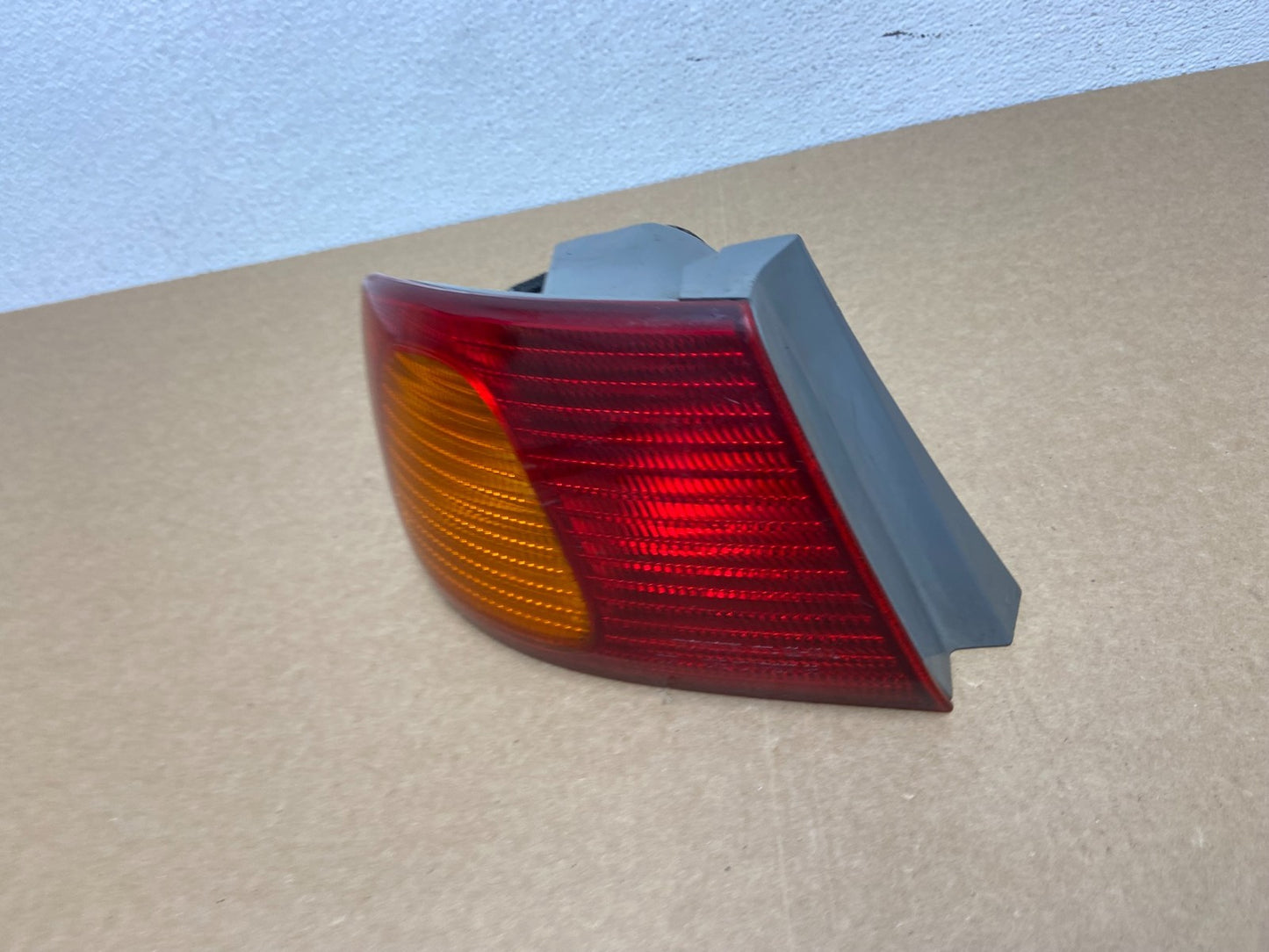 1998 1999 2000 Toyota Corolla Left Driver Lh Side Tail light AB9946 DW1