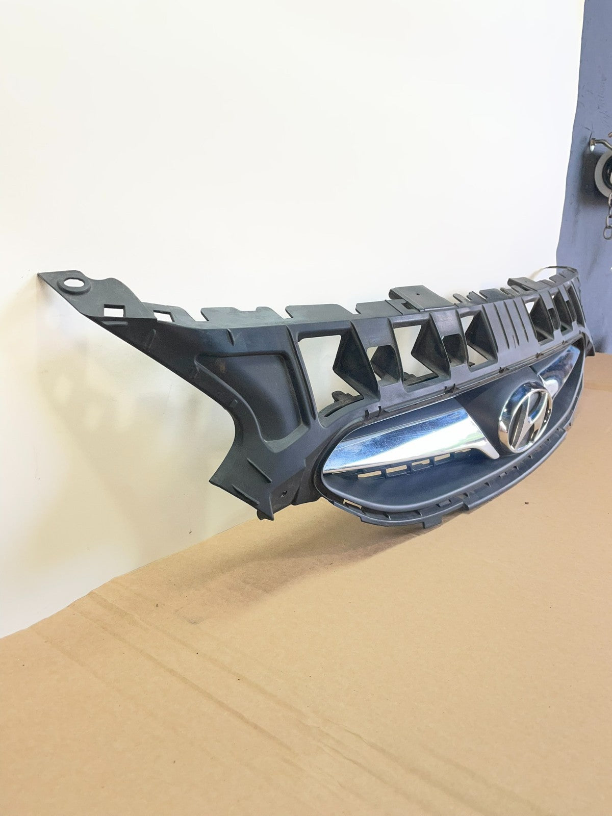 2012 to 2017 Hyundai Accent Front Upper Grill Grille AG3013 DG2