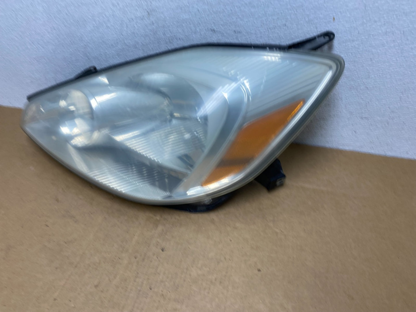 2004-2005 Toyota Sienna Left Driver LH Side Halogen Headlight AD4520 DW1