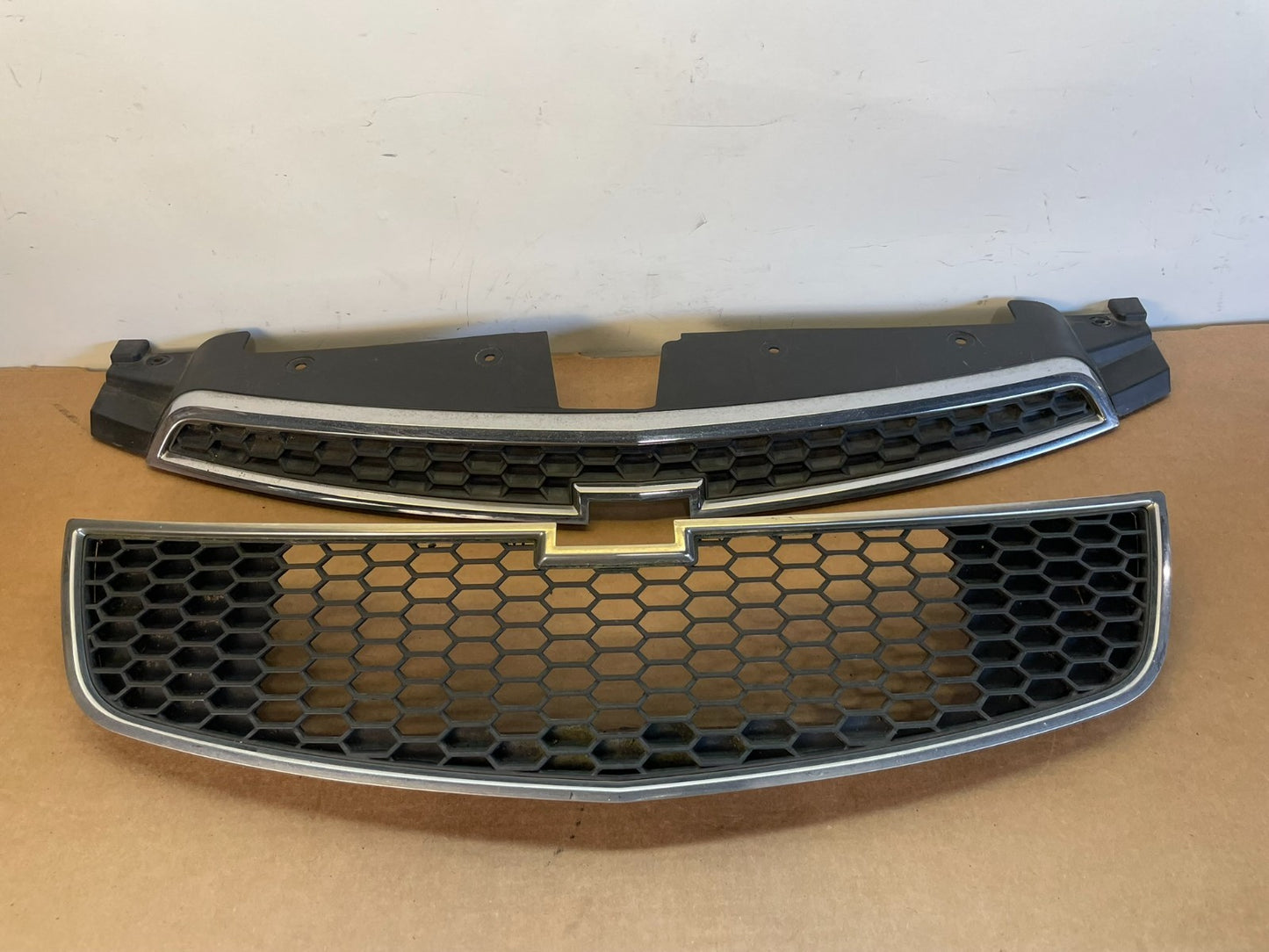 2011 to 2014 Chevrolet Cruze Upper Lower Set Grill Grille AF8597 DG0