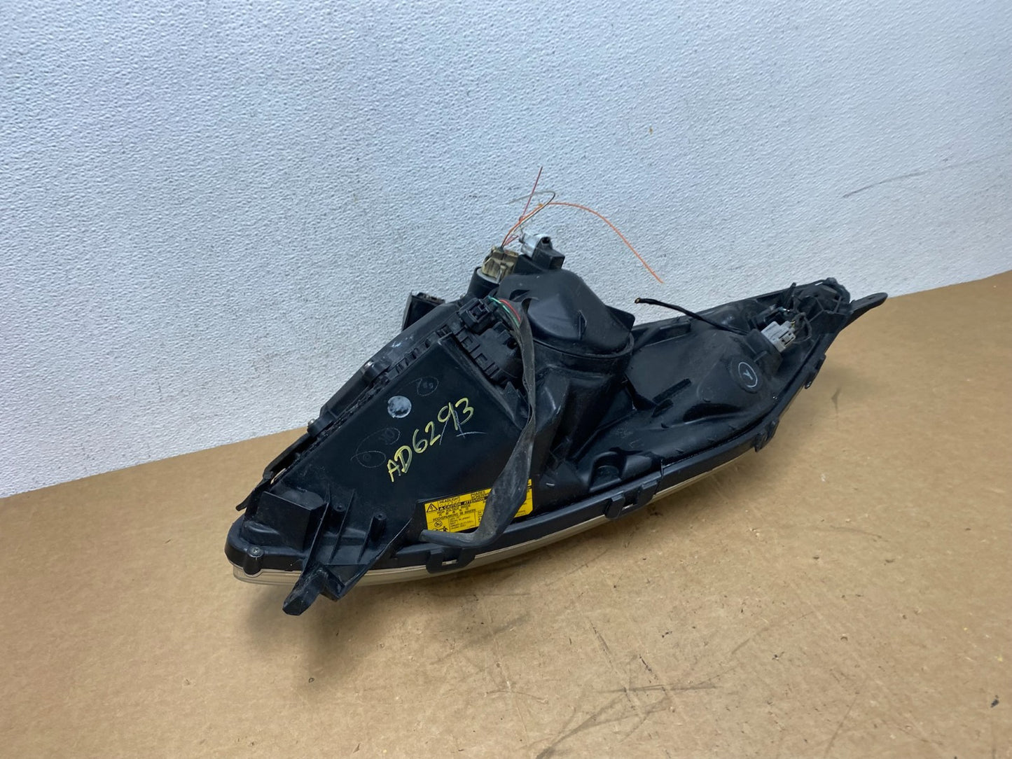 2004 - 2005 Toyota Prius Left Driver Lh Xenon HID Headlight AD6293 DW5