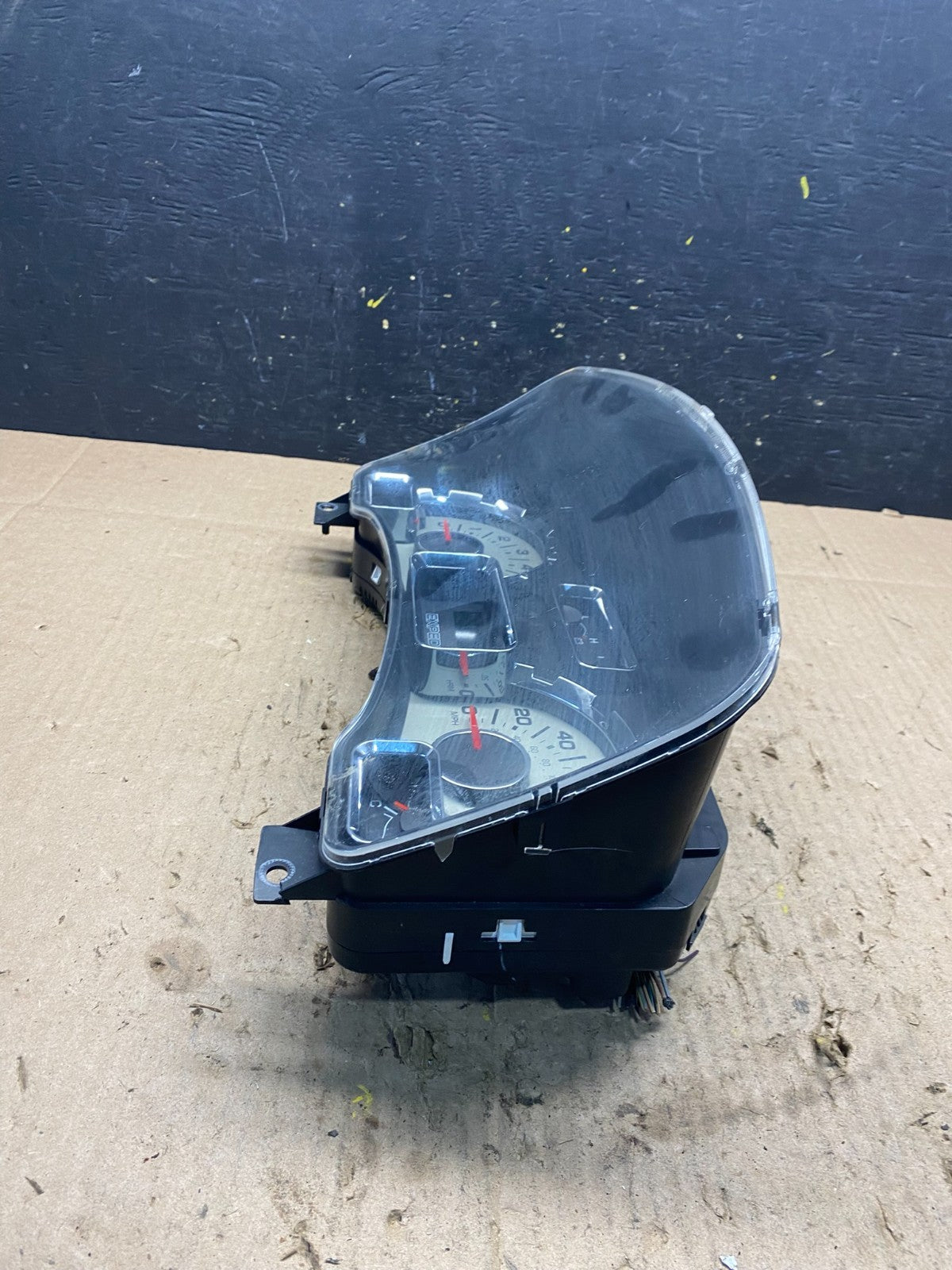 2010 2011 Ford  Expedition Speedometer Cluster Gauge Oem P7792 DG2