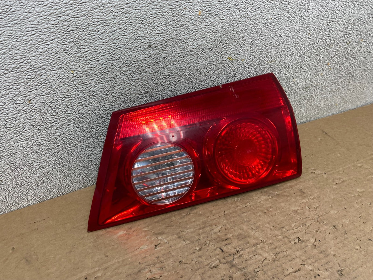 2006 to 2010 Toyota Sienna Right Passenger Side Rh Inner Tail Light AB4859 LK2