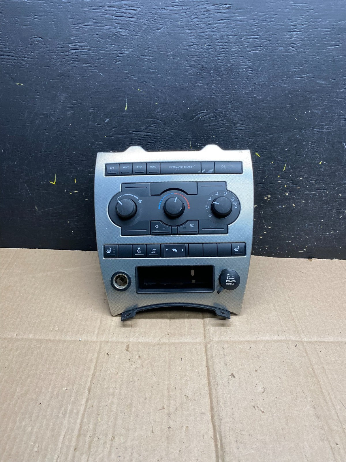 2005 to 2008 Jeep Grand Cherokee Center A/C Heater Climate Control OEM aa4710 DG0