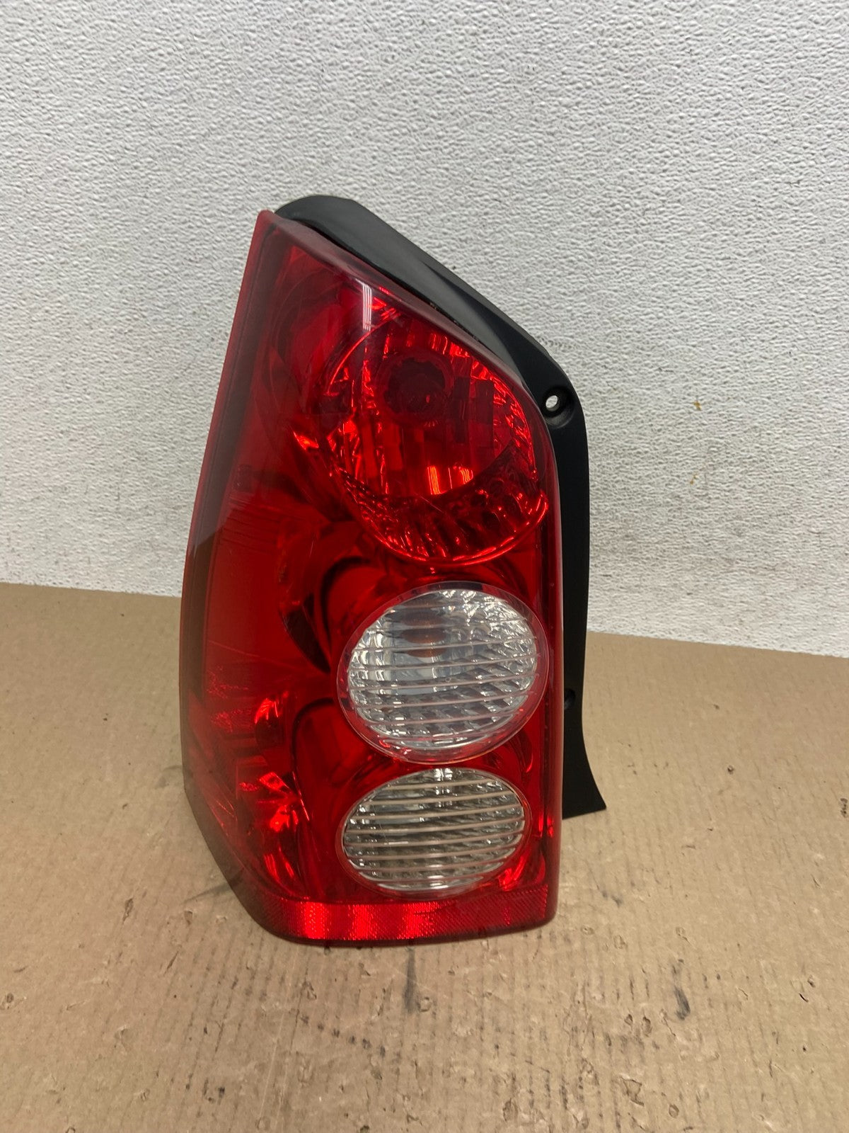 2005 2006 Mazda Tribute Left Driver LH Tail Light AE7056 DW0