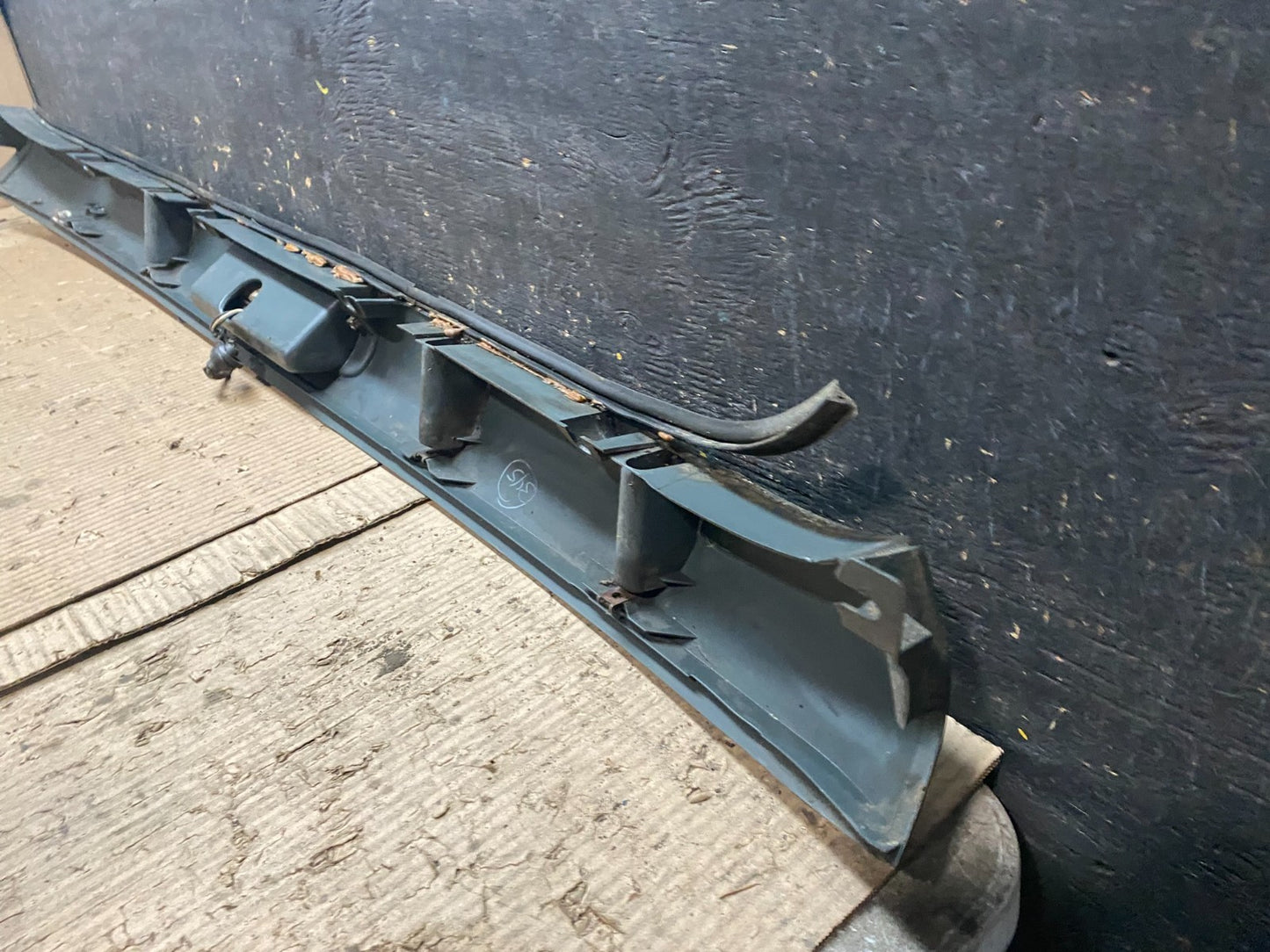 1996 to 2002 Chevrolet Express 3rd Third Brake Light Trim Spoiler W6085 DG10