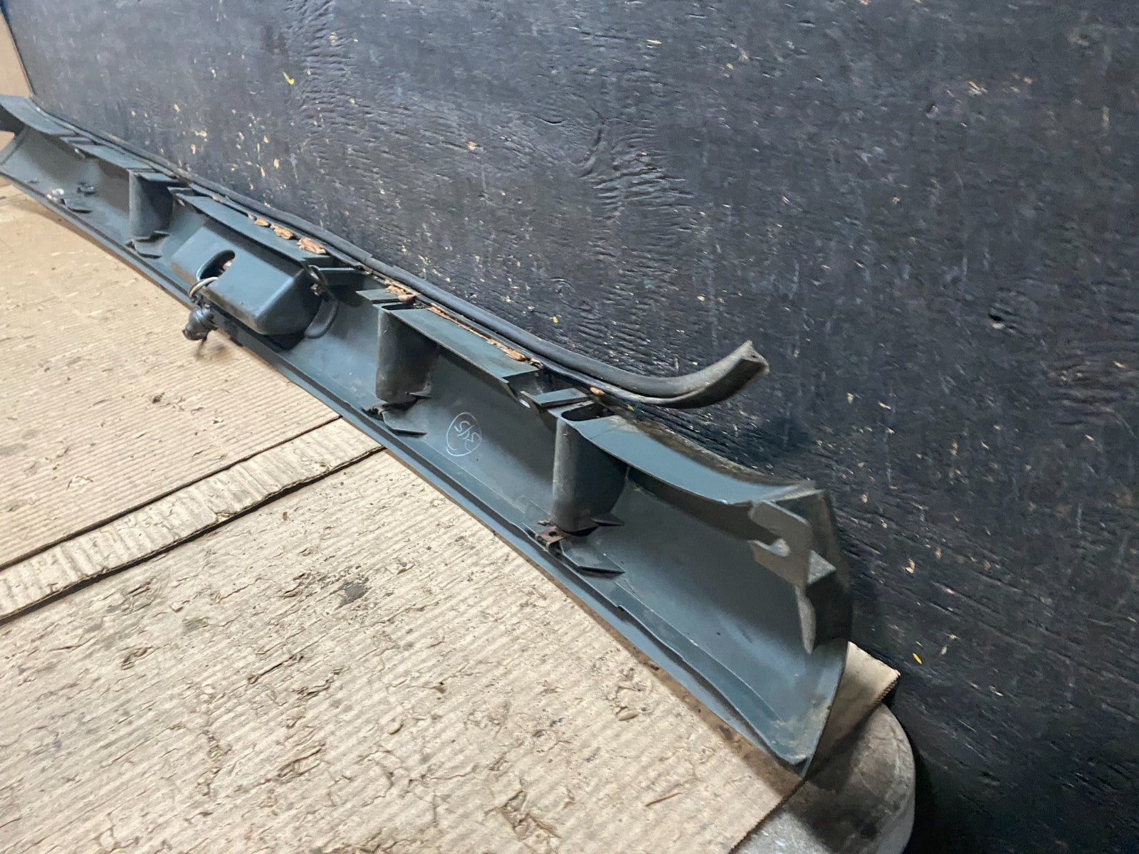 1996 to 2002 Chevrolet Express 3rd Third Brake Light Trim Spoiler W6085 DG10