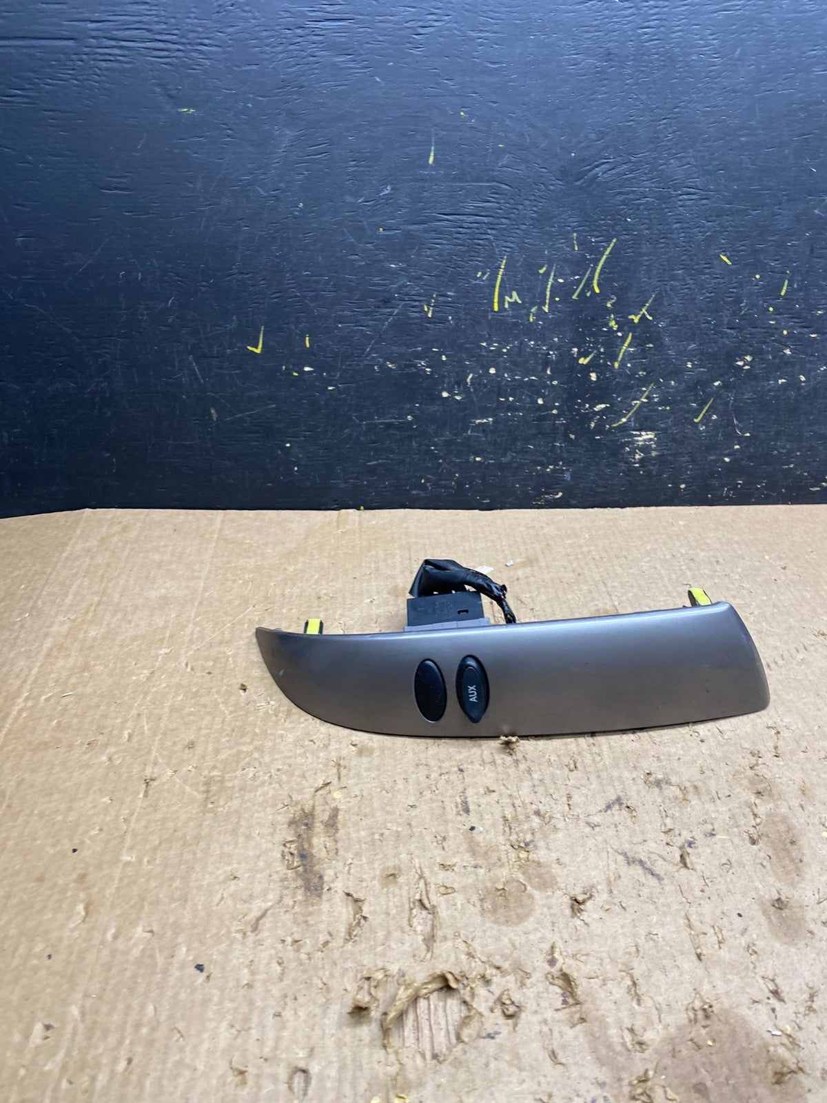 2004 to 2010 Toyota Sienna Right Side Radio Switches Bezel Trim z7370 DG0
