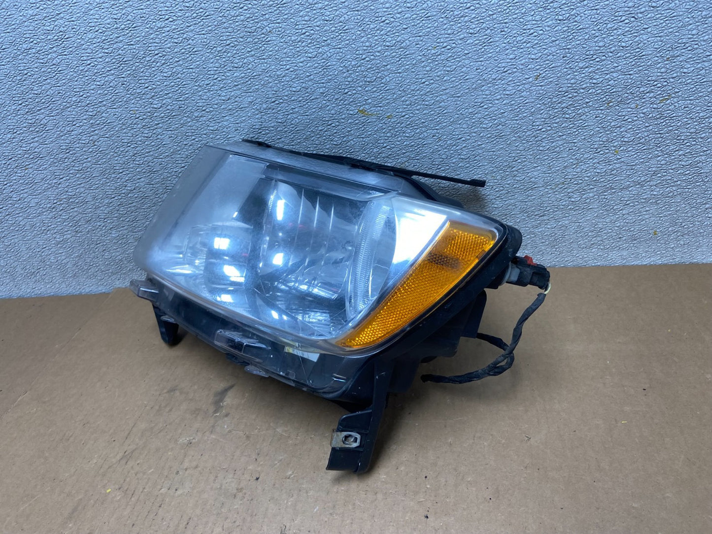 2011 to 2013 Jeep Grand Cherokee Halogen Left Driver Lh Headlight Oem Z6755 DW1