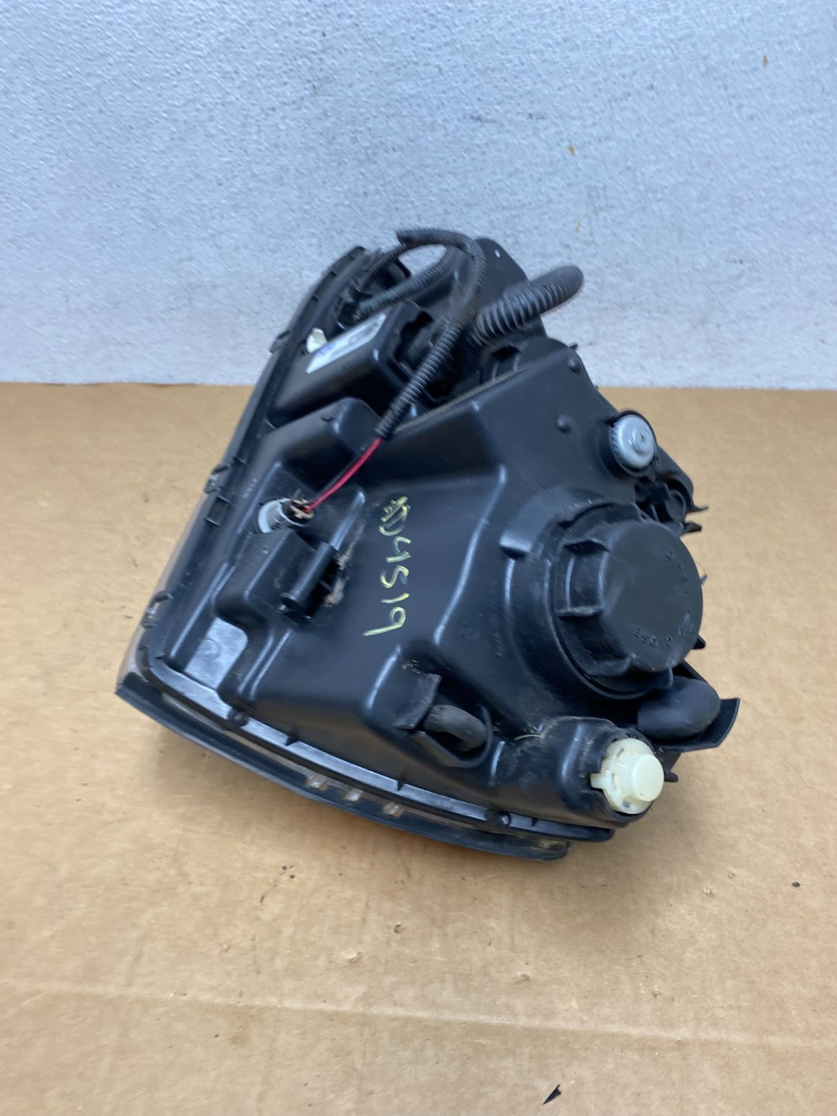 2003 to 2006 Kia Sorento Right Passenger Rh Side Headlight Halogen AD4519 DW7
