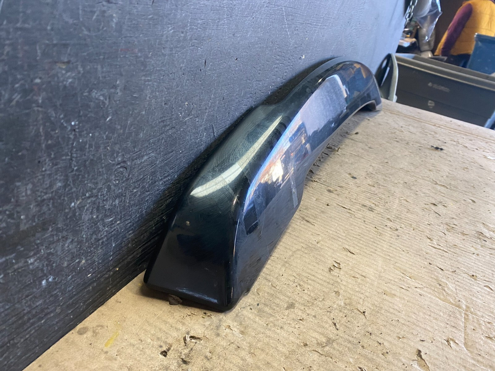 2008 to 2014 Land Rover LR2 Rear Trunk Tail Light Lift Gate Spoiler j09302