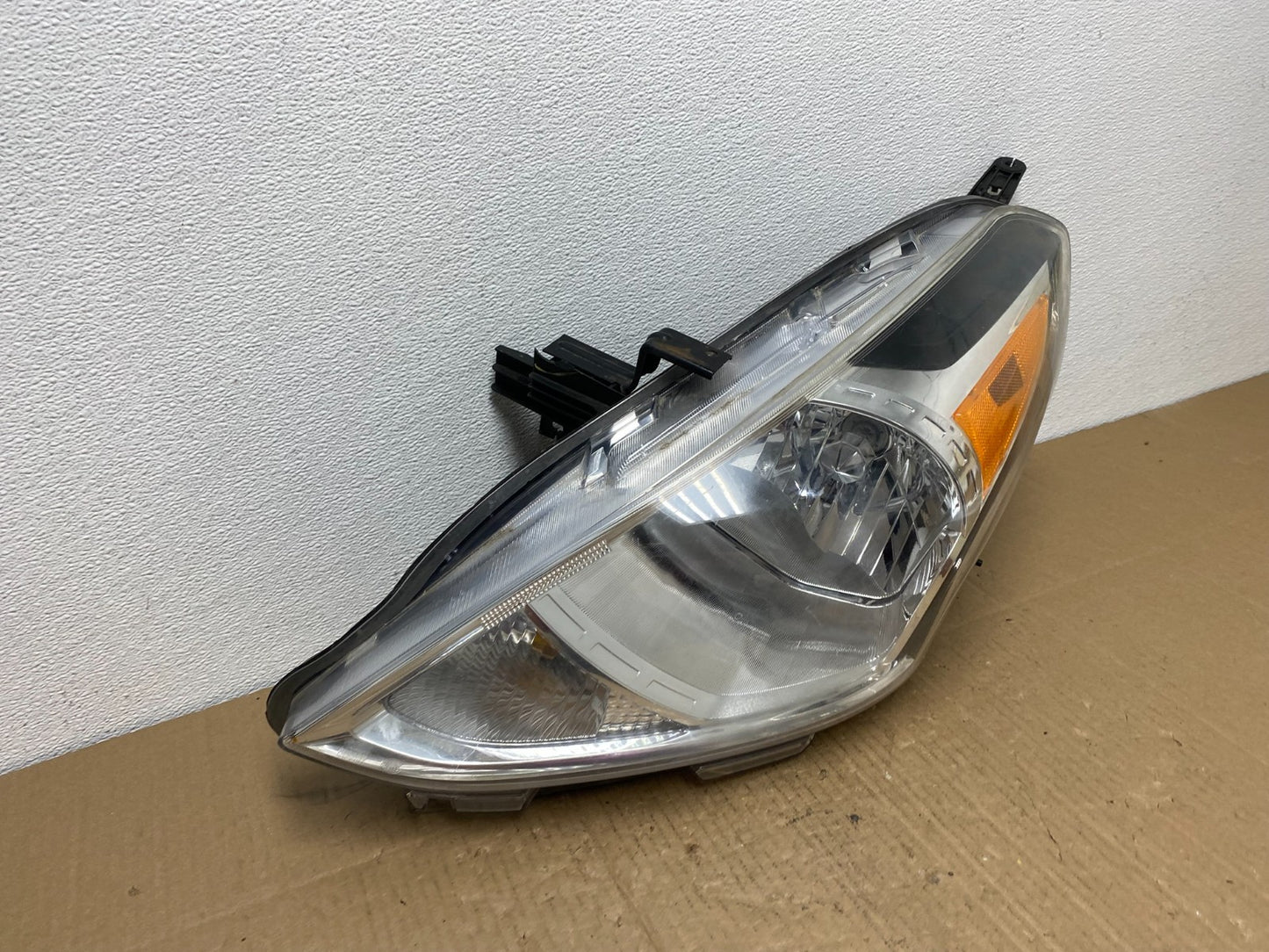 2015 to 2019 Nissan Versa Headlight Left Driver Lh Side Oem AB8204 DW2