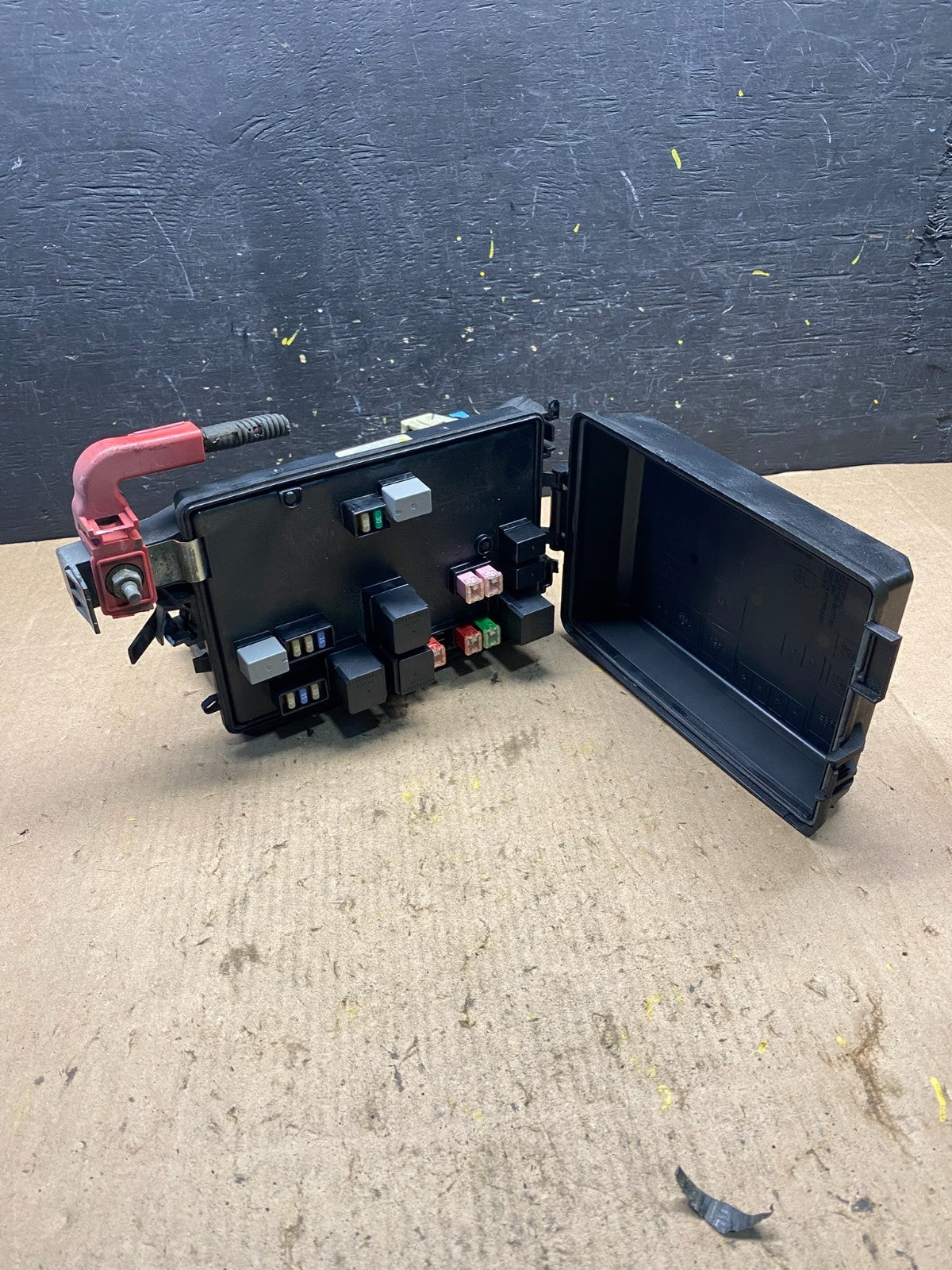 2008 Chrysler 300 Charger Totally Integrated Power Module Fuse Box TIPM R8496 DG1