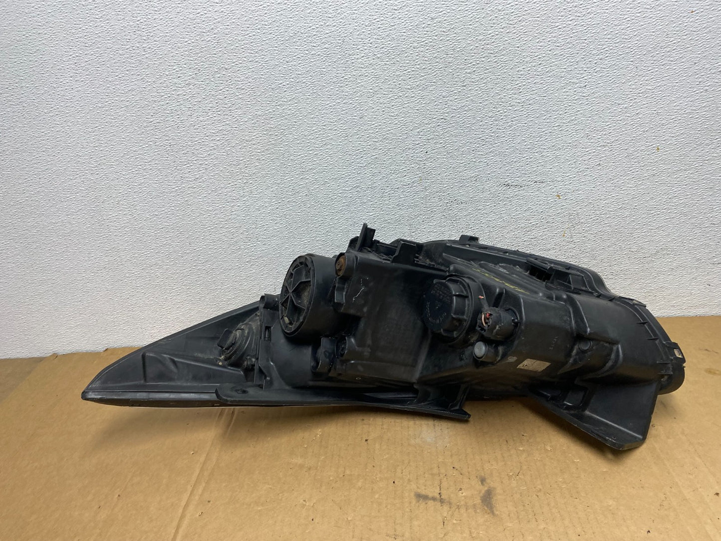 2011 - 2015 Hyundai Sonata Hybrid Right Passenger Halogen Headlight AD2682 DW6
