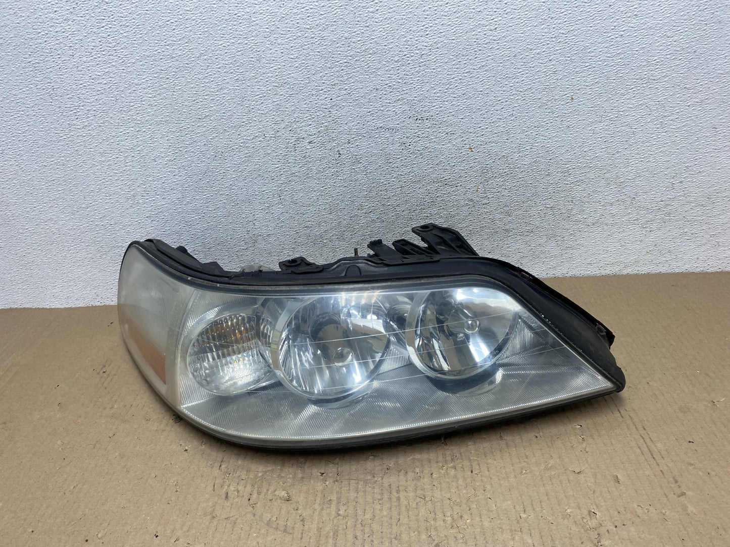 2005 to 2011 Lincoln Town Car Right Passenger Rh Side Headlight AE9754 DW0