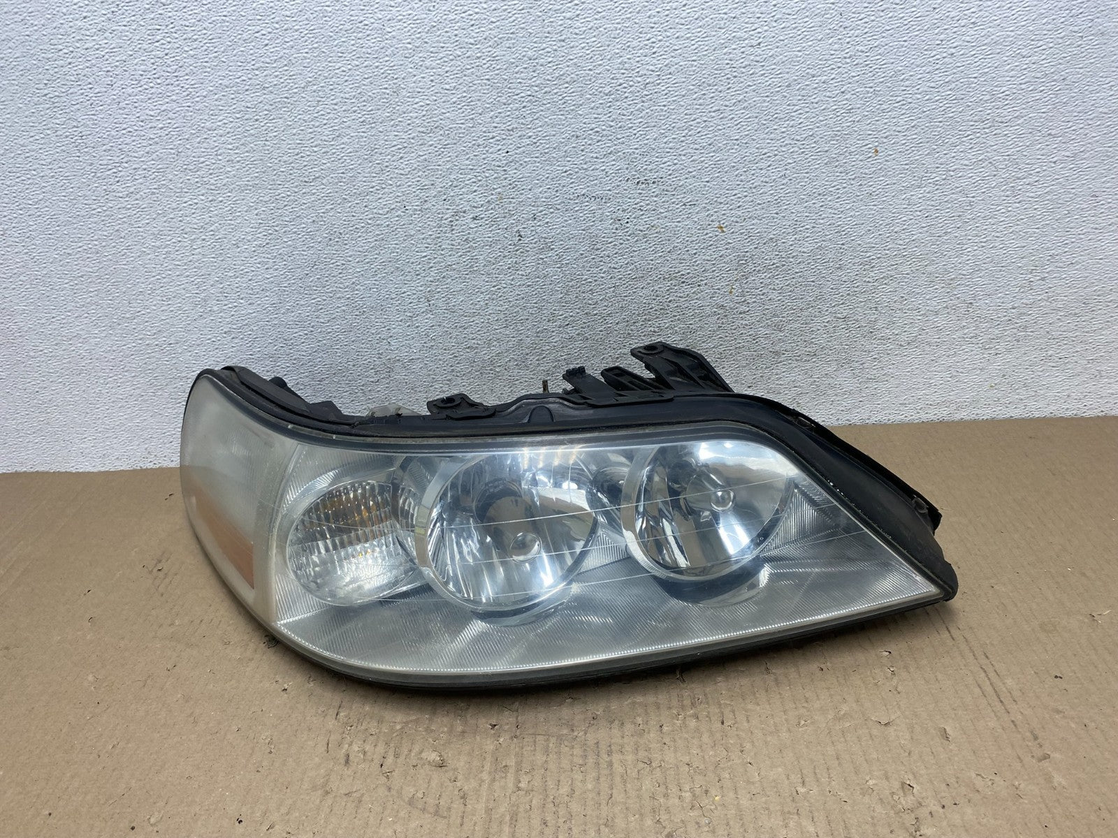 2005 to 2011 Lincoln Town Car Right Passenger Rh Side Headlight AE9754 DW0