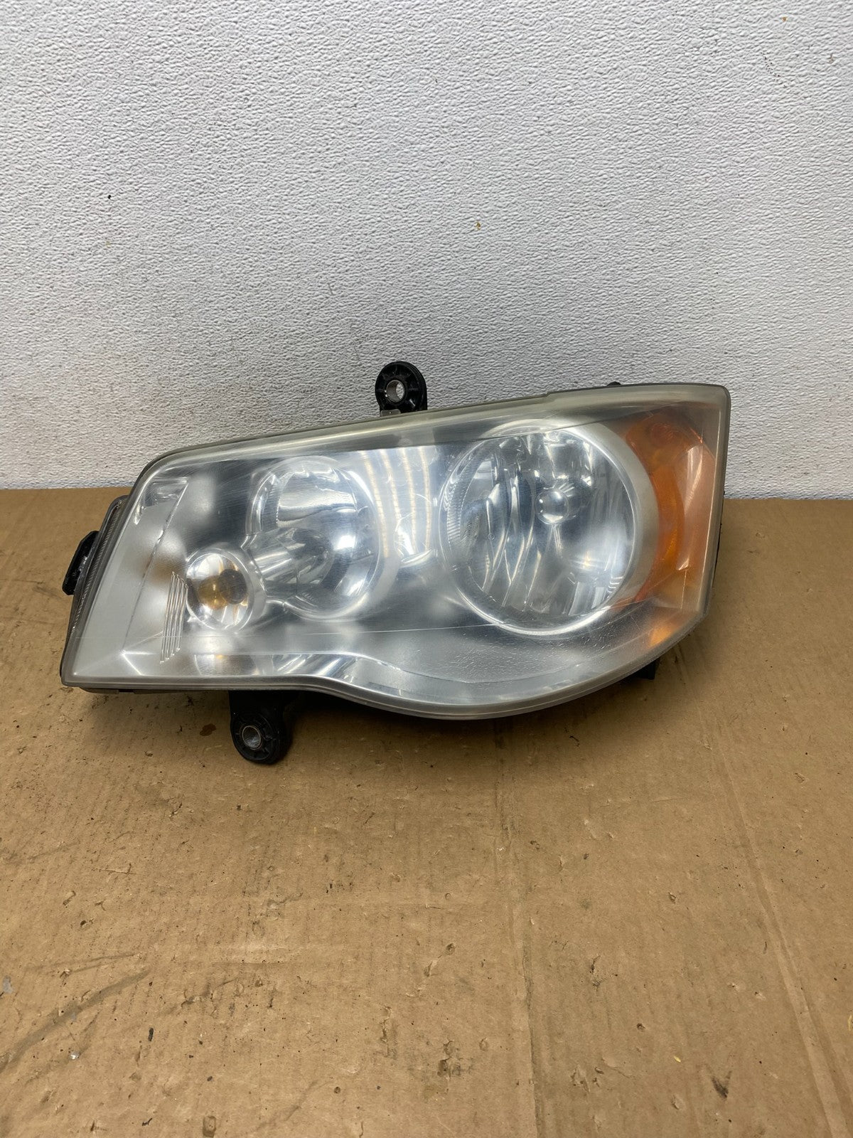 2008 to 2016 Chrysler Town and Country Left Driver Lh Side Headlight AC8647 DW0