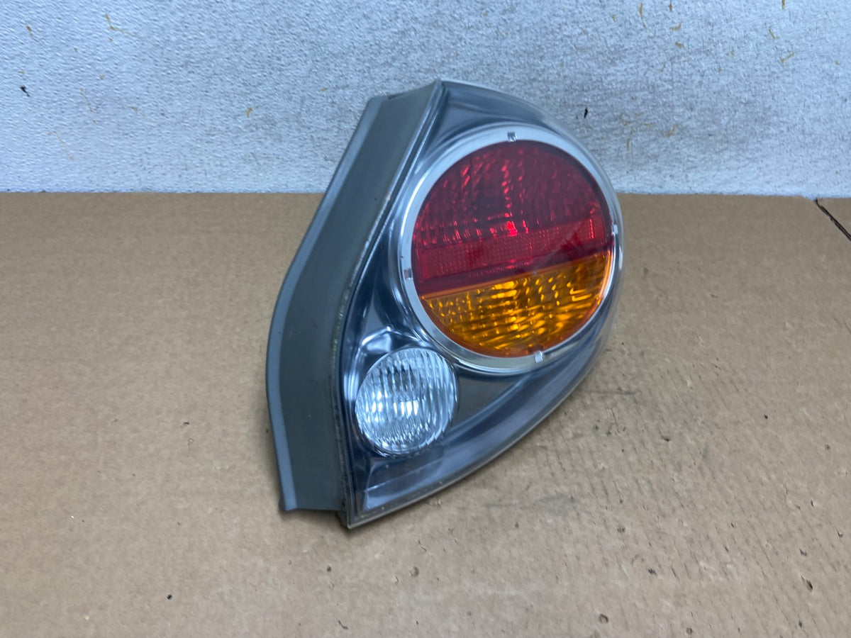 2002 2003 Nissan Maxima Right Passenger RH Side Tail Light AI3375 LK2
