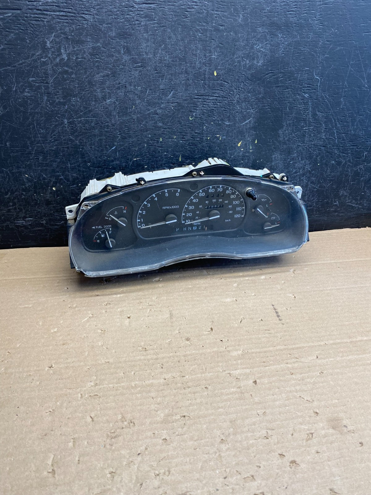 1999 to 2000 Ford Ranger Speedometer Instrument Cluster AG6304 DG0