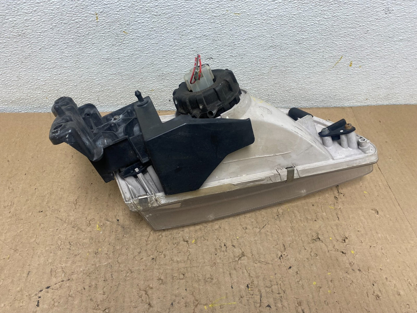 1998 to 1999 Mazda 626 Left Driver Lh Side Headlight Oem D34704