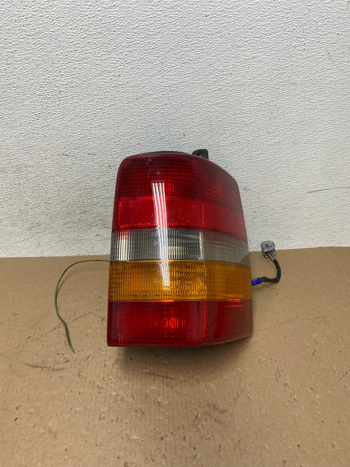 1993-1998 Jeep Grand Cherokee ZJ Right Passenger Rh Tail Light AD7732 LK0