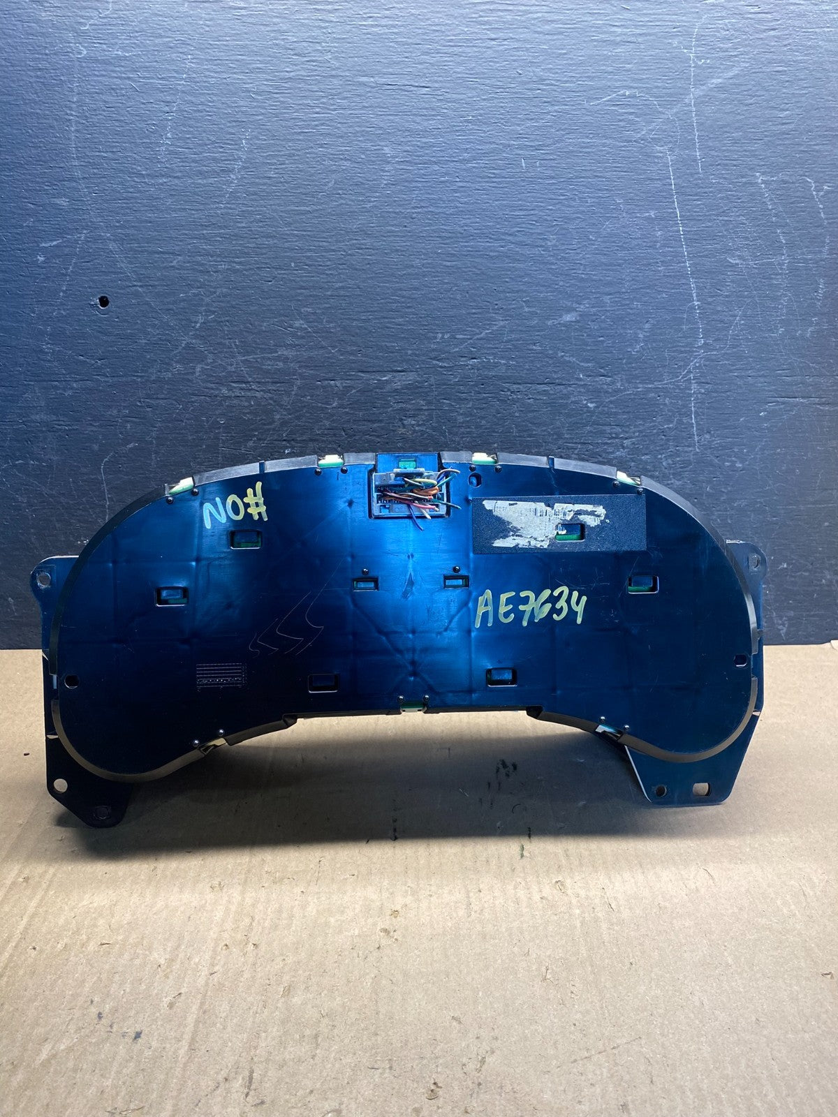 2003 to 2006 Cadillac Escalade Instrument Speedometer Cluster Gauge AE76343