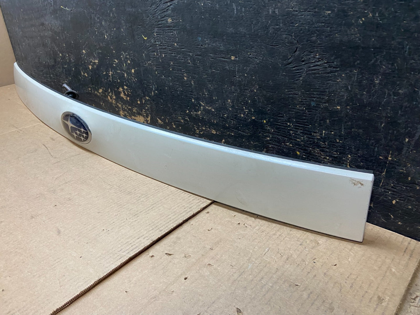 2009 - 2013 Subaru Forester  Liftgate Tailgate Trunk Trim Molding Y9397 DG2