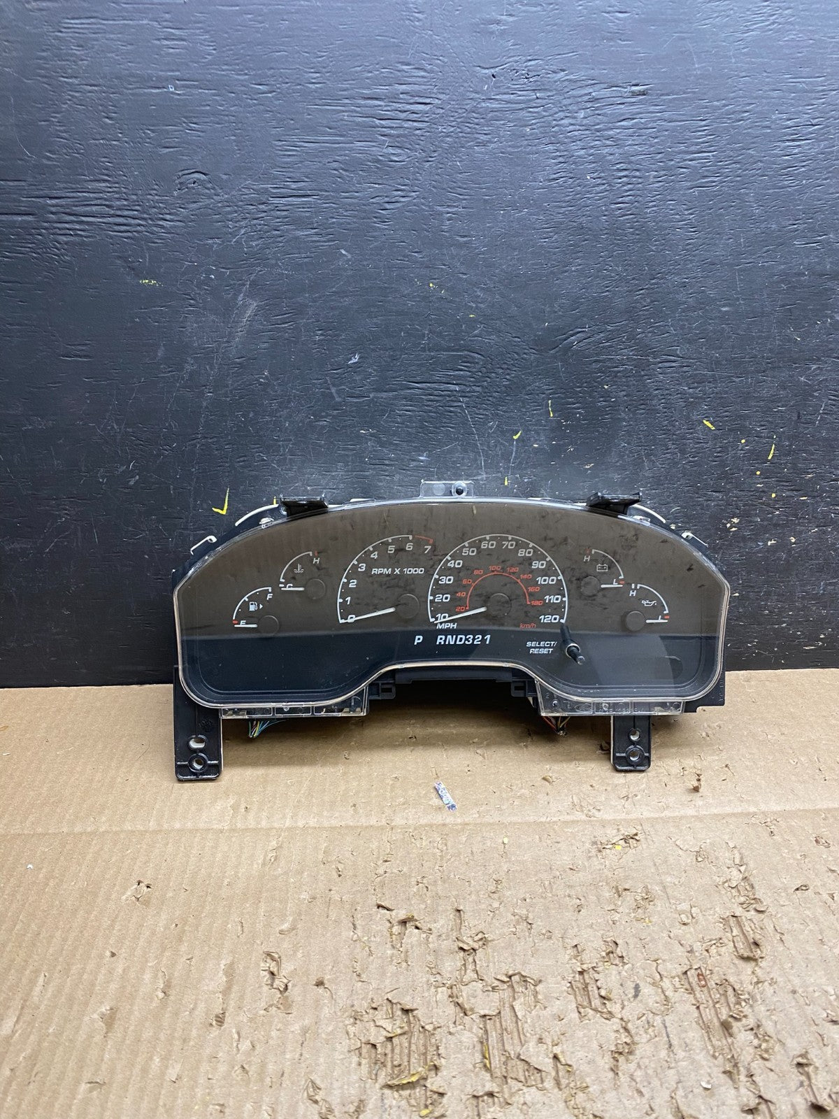 2002 Ford Explorer Speedometer Cluster Gauge OEM V7503 DG0