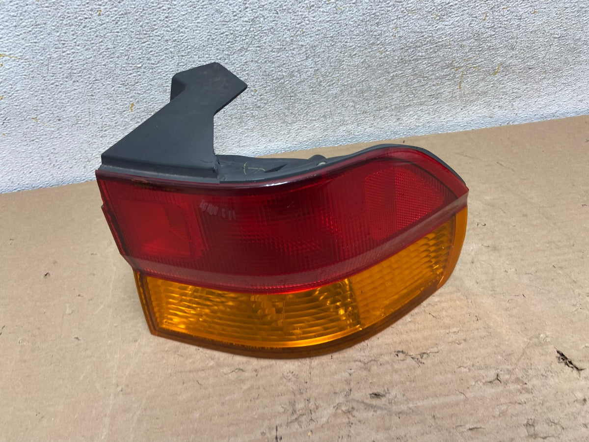 2002 2003 2004 Honda Odyssey Right Passenger Side Tail Light AI0946 LK0