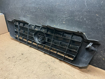 2001 to 2003 Toyota Highlander Front Upper Grille Grill With Emblem OEM Y6638 DG8